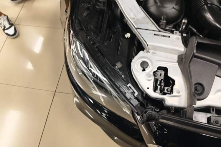 Used Mercedes-Benz E-Class 2019 E 300 L Sporty and Stylish Model Right Front Headlight