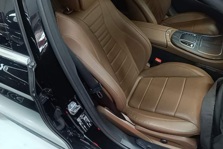 Used Mercedes-Benz E-Class 2019 Restyled E 300 L Sporty and Stylish Edition Right Front Seat