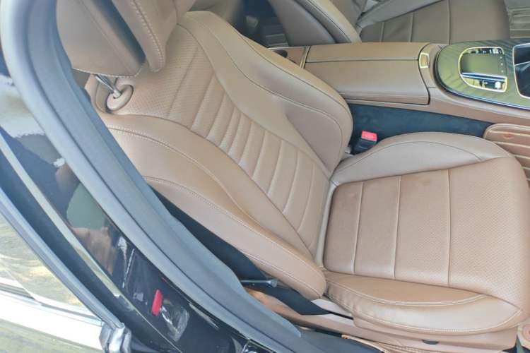 Used Mercedes-Benz E-Class 2019 Restyled E 300 L Sport Luxury Edition Right Front Seat