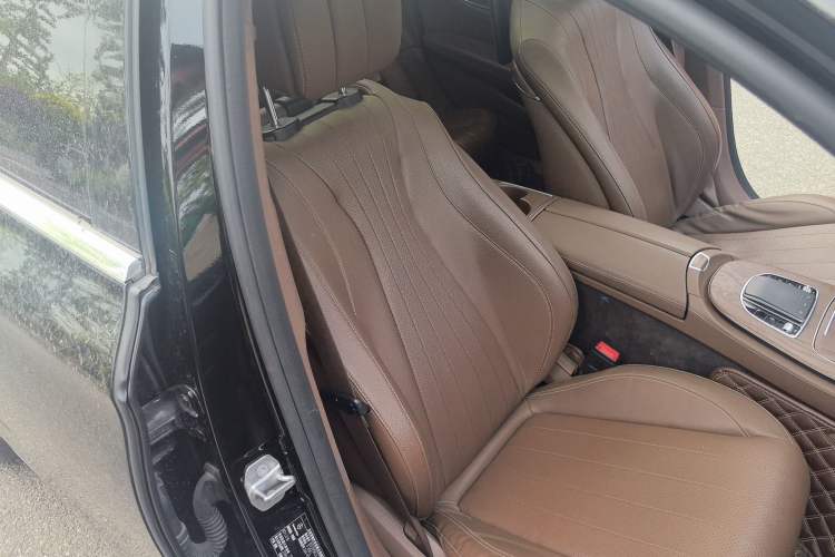 Used Mercedes-Benz E-Class 2019 Facelifted E 300 L Stylish Version Right Front Seat