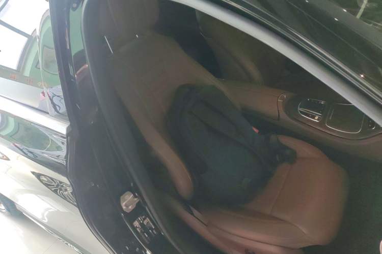 Used Mercedes-Benz E-Class 2019 Restyled E 300 L Sporty and Stylish Edition Right Front Seat