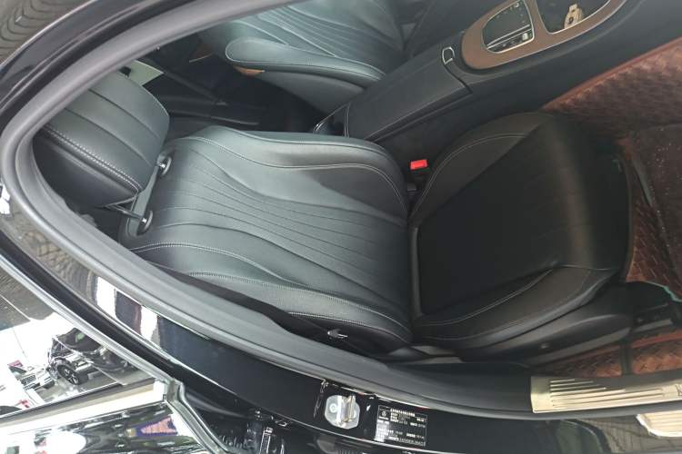 Used Mercedes-Benz E-Class 2019 Restyled E 300 L Luxury Edition Right Front Seat