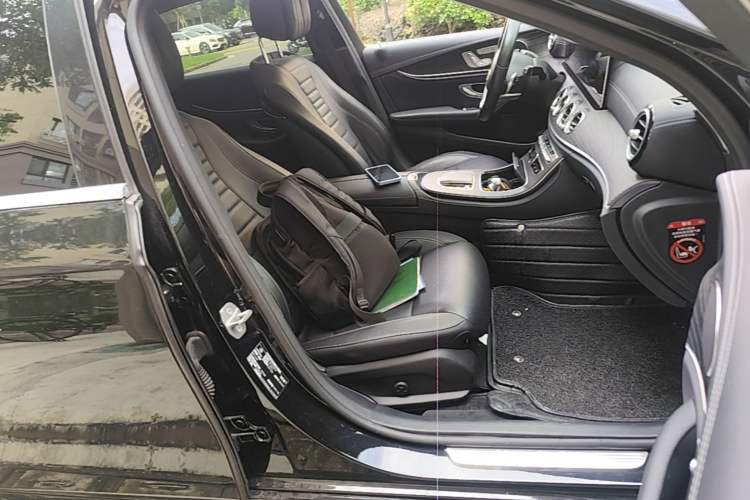 Used Mercedes-Benz E-Class 2019 Restyled E 300 L Sporty and Stylish Edition Right Front Seat