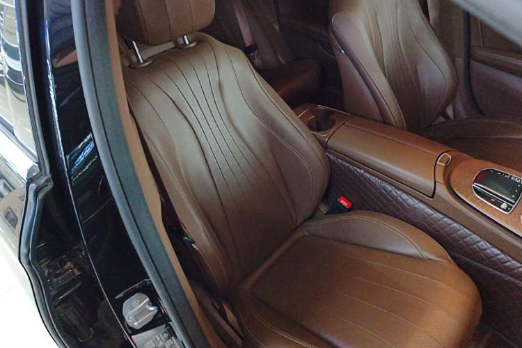 Used Mercedes-Benz E-Class 2019 Facelifted E 300 L Stylish Version Right Front Seat