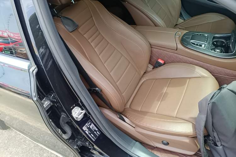 Used Mercedes-Benz E-Class 2019 Restyled E 300 L Sport Luxury Edition Right Front Seat