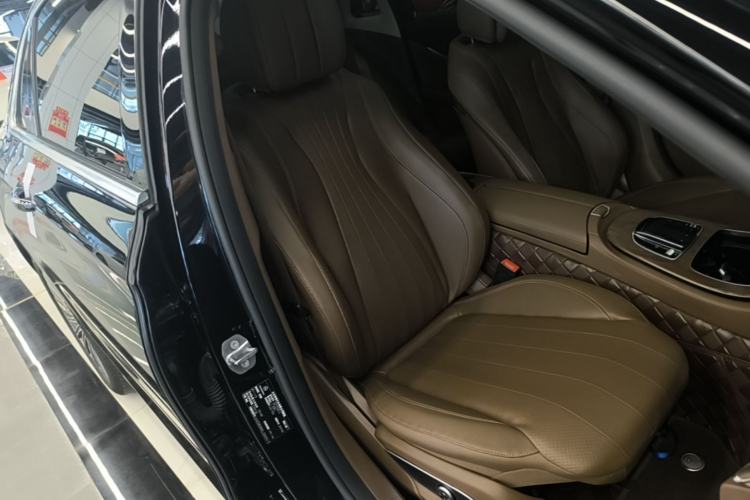 Used Mercedes-Benz E-Class 2019 Facelifted E 300 L Stylish Version Right Front Seat