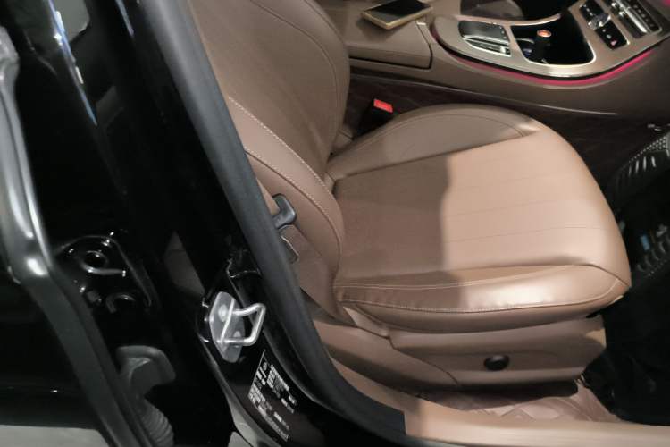 Used Mercedes-Benz E-Class 2019 Restyled E 300 L Luxury Edition Right Front Seat