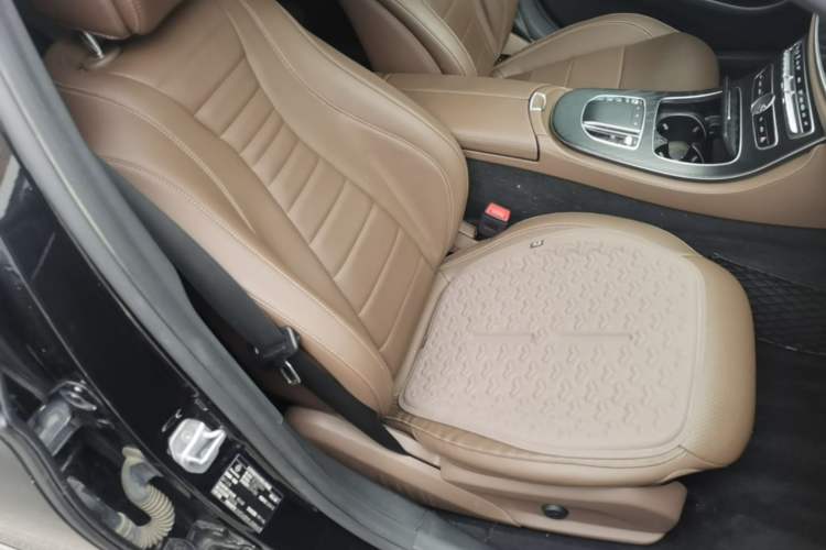 Used Mercedes-Benz E-Class 2019 E 300 L Sporty and Stylish Model Right Front Seat