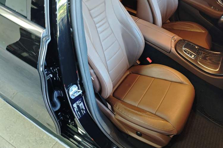 Used Mercedes-Benz E-Class 2019 Restyled E 300 L Sport Luxury Edition Right Front Seat