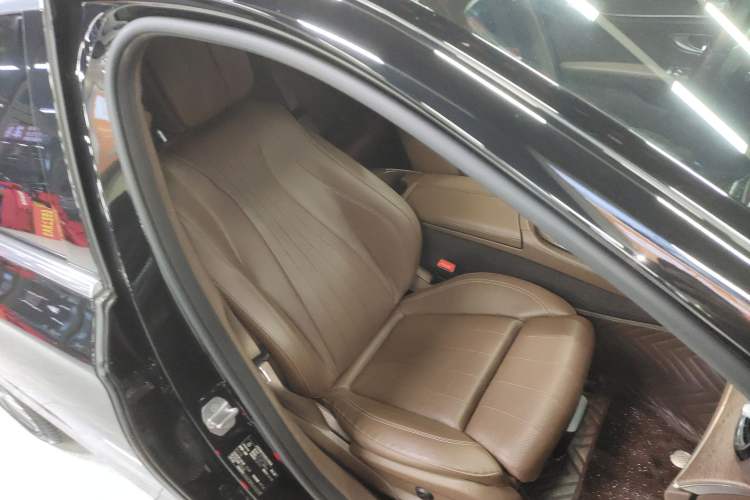 Used Mercedes-Benz E-Class 2019 E 260 L 4MATIC Right Front Seat