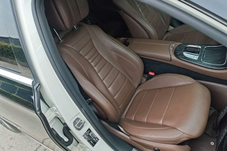 Used Mercedes-Benz E-Class 2019 Restyled E 300 L Sport Luxury Edition Right Front Seat