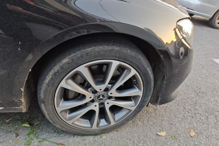 Used Mercedes-Benz E-Class 2019 E 260 L 4MATIC Right Front Wheel Hub