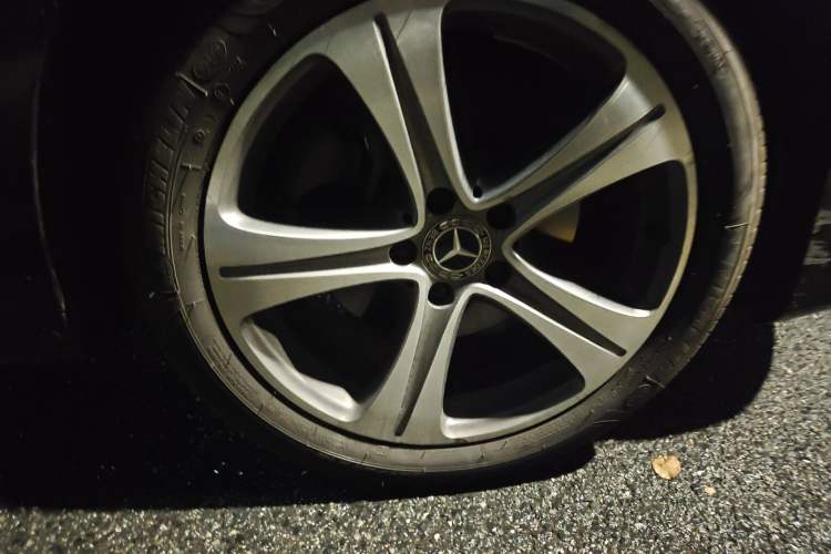 Used Mercedes-Benz E-Class 2019 E 200 L Sport Edition Right Front Wheel Hub