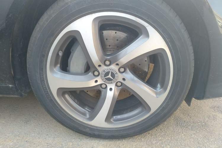 Used Mercedes-Benz E-Class 2019 Restyled E 300 L Sport Luxury Edition Right Front Wheel Hub