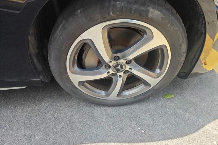 Used Mercedes-Benz E-Class 2019 Restyled E 300 L Sporty and Stylish Edition Right Front Wheel Hub