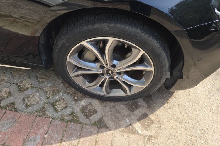 Used Mercedes-Benz E-Class 2019 Restyled E 300 L Sport Luxury Edition Right Front Wheel Hub