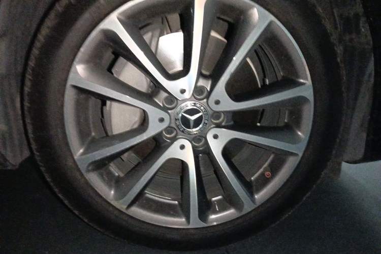 Used Mercedes-Benz E-Class 2019 E 300 L Stylish Model Right Front Wheel Hub