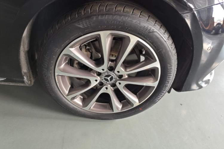 Used Mercedes-Benz E-Class 2019 E 260 L Right Front Wheel Hub