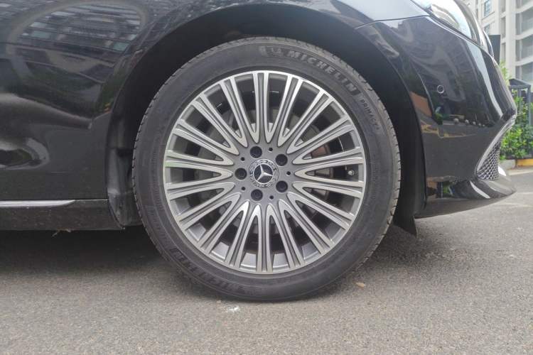 Used Mercedes-Benz E-Class 2019 Facelifted E 300 L Stylish Version Right Front Wheel Hub