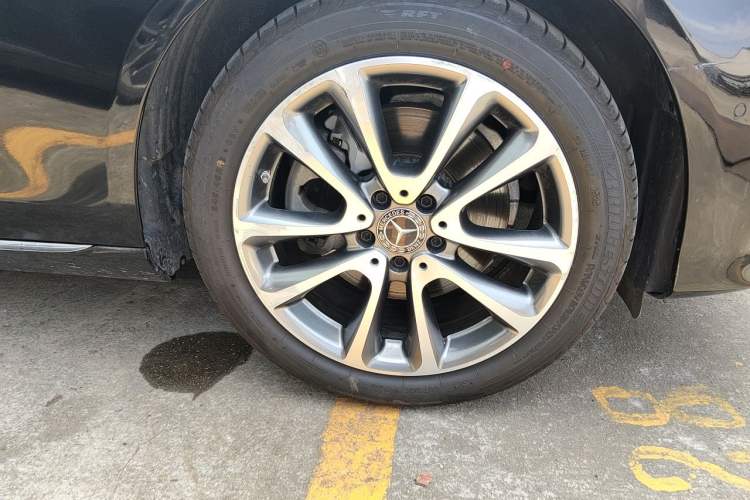 Used Mercedes-Benz E-Class 2019 E 260 L Right Front Wheel Hub