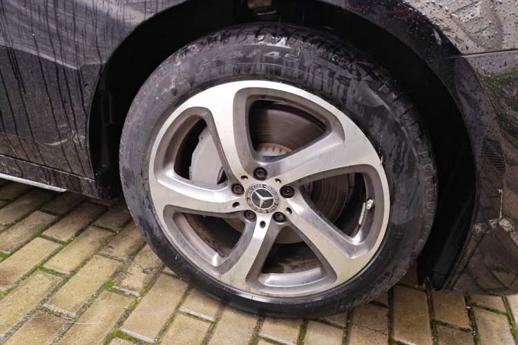 Used Mercedes-Benz E-Class 2019 Restyled E 300 L Sporty and Stylish Edition Right Front Wheel Hub