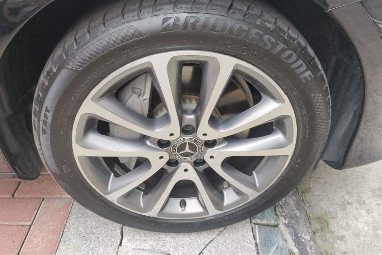 Used Mercedes-Benz E-Class 2019 E 300 L Luxury Model Right Front Wheel Hub