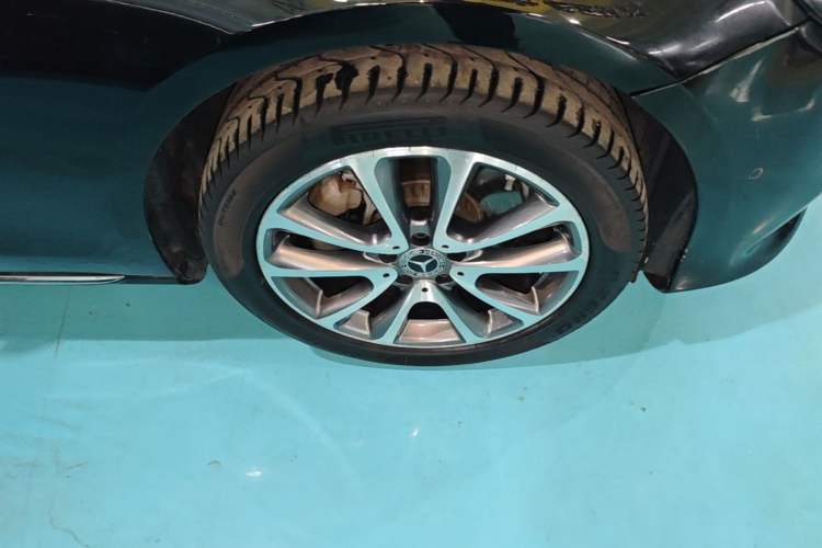 Used Mercedes-Benz E-Class 2019 E 260 L Right Front Wheel Hub