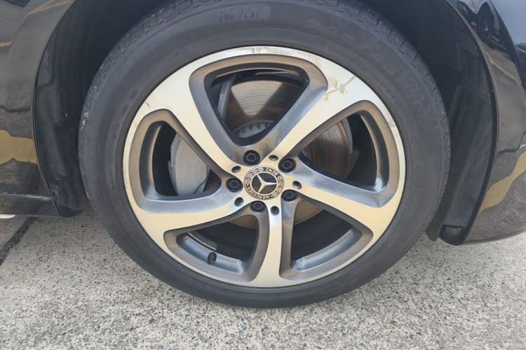 Used Mercedes-Benz E-Class 2019 E 300 L Sporty and Stylish Model Right Front Wheel Hub