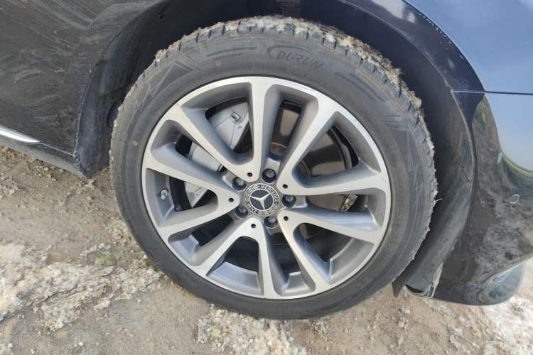 Used Mercedes-Benz E-Class 2019 Facelifted E 300 L Stylish Version Right Front Wheel Hub
