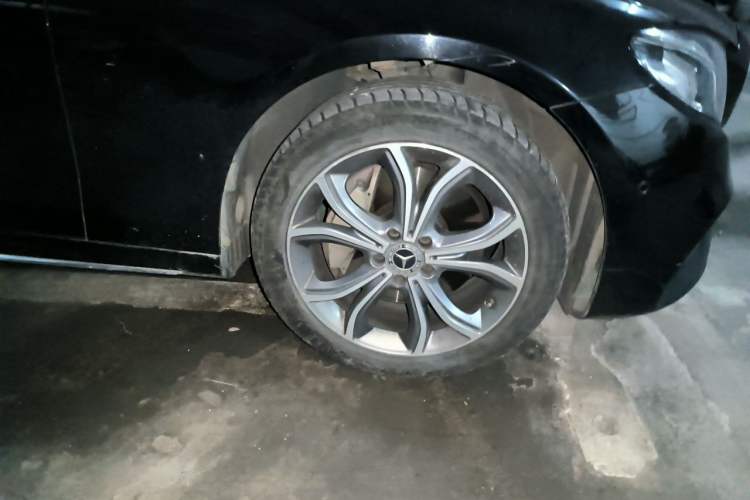 Used Mercedes-Benz E-Class 2019 Restyled E 300 L Sporty and Stylish Edition Right Front Wheel Hub