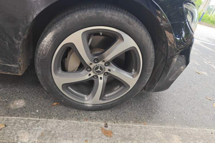 Used Mercedes-Benz E-Class 2019 Restyled E 300 L Sporty and Stylish Edition Right Front Wheel Hub