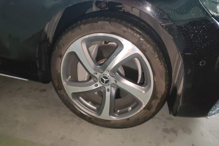 Used Mercedes-Benz E-Class 2019 Restyled E 300 L Sporty and Stylish Edition Right Front Wheel Hub