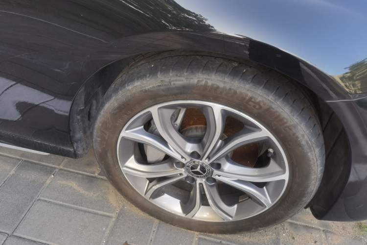 Used Mercedes-Benz E-Class 2019 Restyled E 300 L Sport Luxury Edition Right Front Wheel Hub