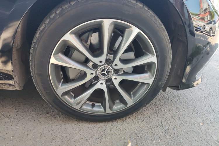 Used Mercedes-Benz E-Class 2019 E 300 L Stylish Model Right Front Wheel Hub