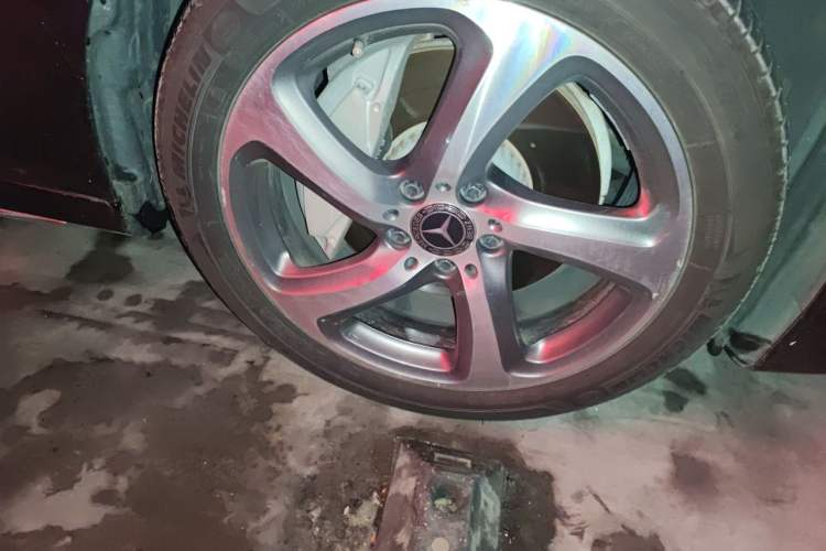 Used Mercedes-Benz E-Class 2019 E 300 L Sporty and Stylish Model Right Front Wheel Hub