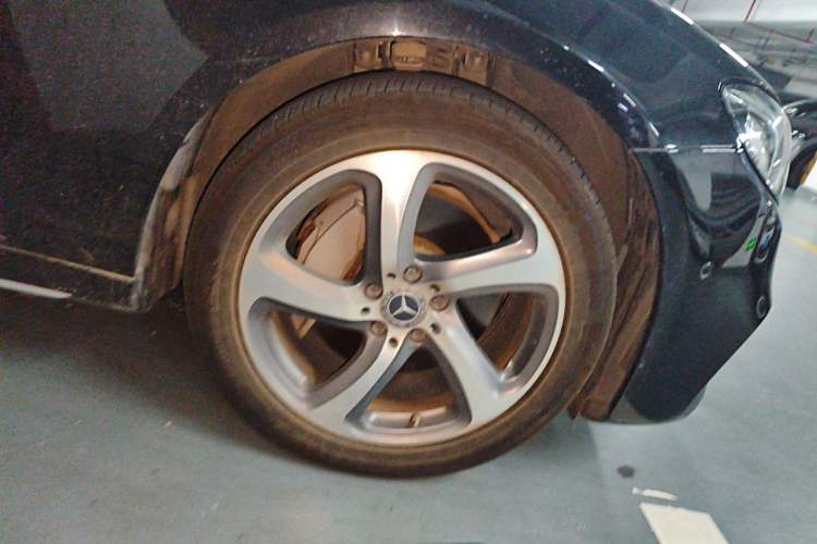 Used Mercedes-Benz E-Class 2019 Restyled E 300 L Sport Luxury Edition Right Front Wheel Hub