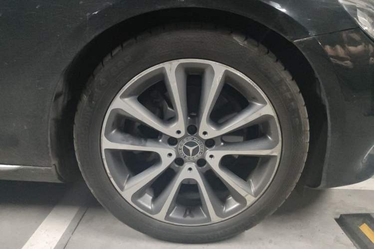 Used Mercedes-Benz E-Class 2019 E 200 L Right Front Wheel Hub