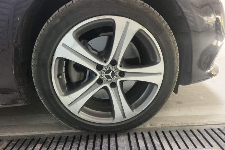 Used Mercedes-Benz E-Class 2019 E 200 L Sport Edition Right Front Wheel Hub