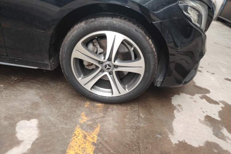 Used Mercedes-Benz E-Class 2019 E 260 L Sport Edition Right Front Wheel Hub