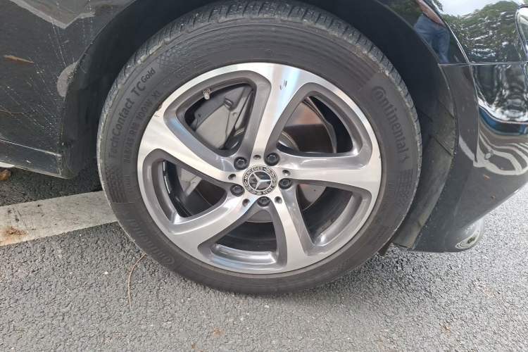 Used Mercedes-Benz E-Class 2019 Restyled E 300 L Sporty and Stylish Edition Right Front Wheel Hub