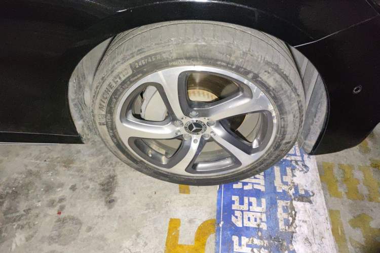 Used Mercedes-Benz E-Class 2019 Restyled E 300 L Sport Luxury Edition Right Front Wheel Hub