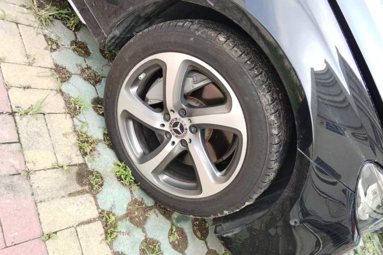 Used Mercedes-Benz E-Class 2019 Restyled E 300 L Sport Luxury Edition Right Front Wheel Hub