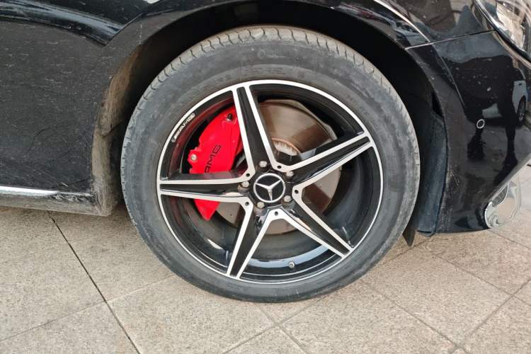 Used Mercedes-Benz E-Class 2019 Restyled E 300 L Luxury Edition Right Front Wheel Hub