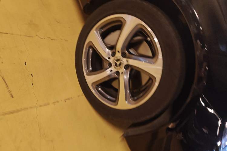 Used Mercedes-Benz E-Class 2019 Restyled E 300 L Sport Luxury Edition Right Front Wheel Hub