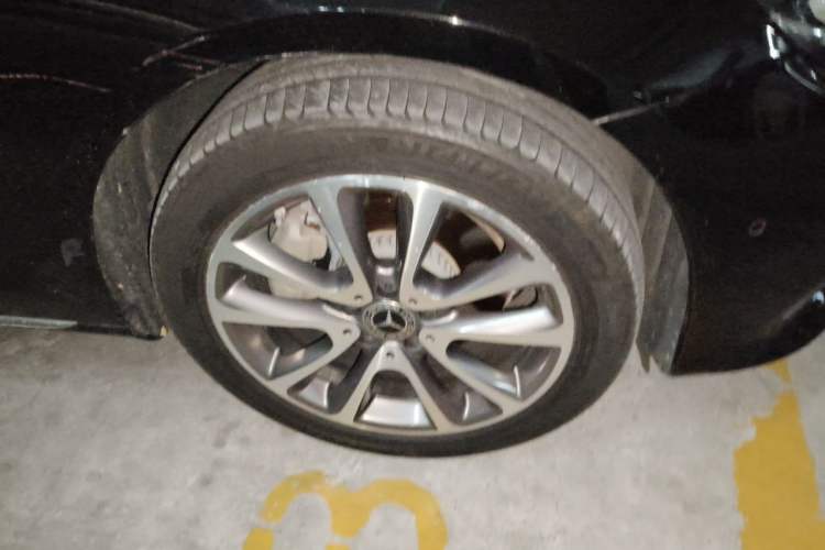 Used Mercedes-Benz E-Class 2019 E 260 L Right Front Wheel Hub