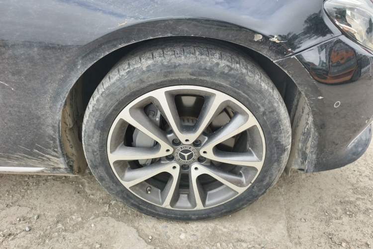 Used Mercedes-Benz E-Class 2019 Facelifted E 300 L Stylish Version Right Front Wheel Hub