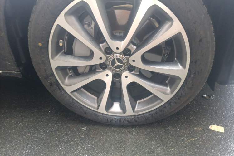Used Mercedes-Benz E-Class 2019 Restyled E 300 L Luxury Edition Right Front Wheel Hub
