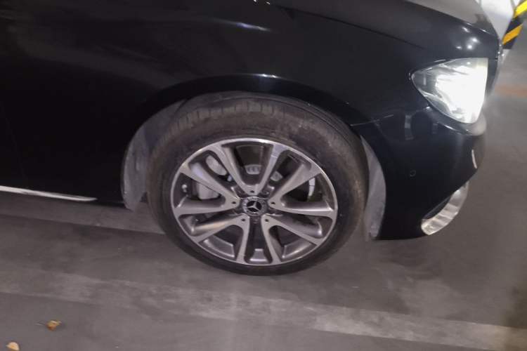 Used Mercedes-Benz E-Class 2019 E 260 L Right Front Wheel Hub