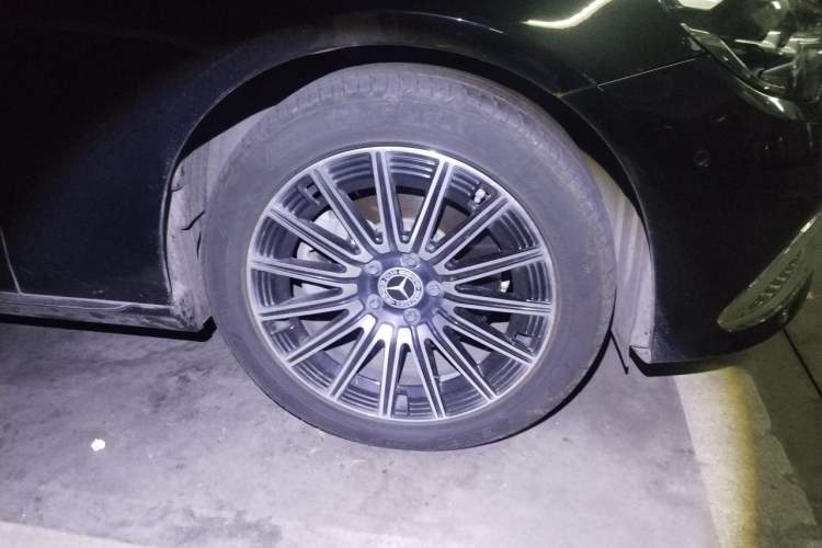 Used Mercedes-Benz E-Class 2019 E 260 L Right Front Wheel Hub