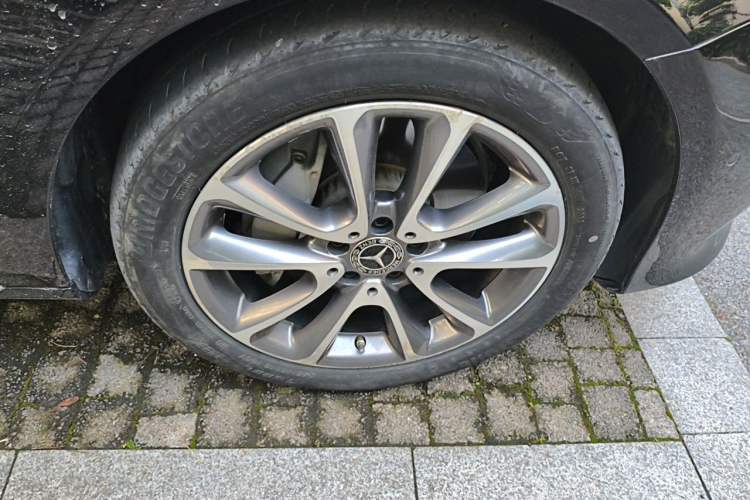 Used Mercedes-Benz E-Class 2019 Restyled E 300 L Luxury Edition Right Front Wheel Hub